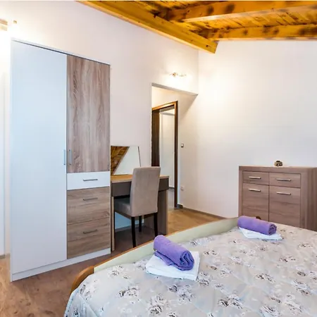 Stari Dvori Casa de Férias Podumci