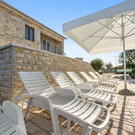 Casa de Férias Stari Dvori Podumci