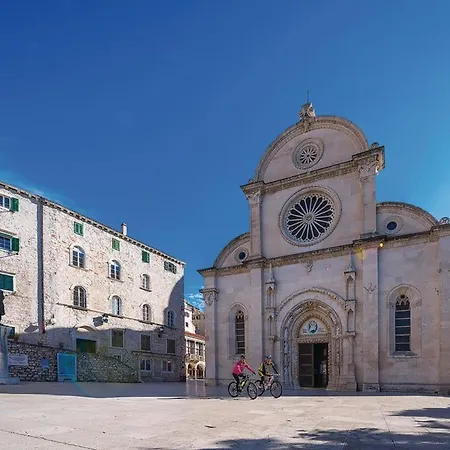 Stari Dvori * Šibenik