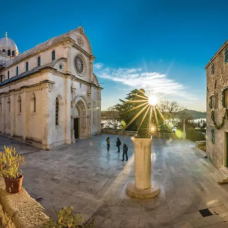 Stari Dvori * Šibenik